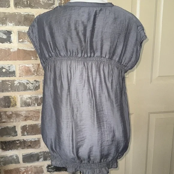 Ann Taylor LOFT Gray Semi Sheer Sleeveless Button Up Top Smocked Accents Sz S - Picture 4 of 12